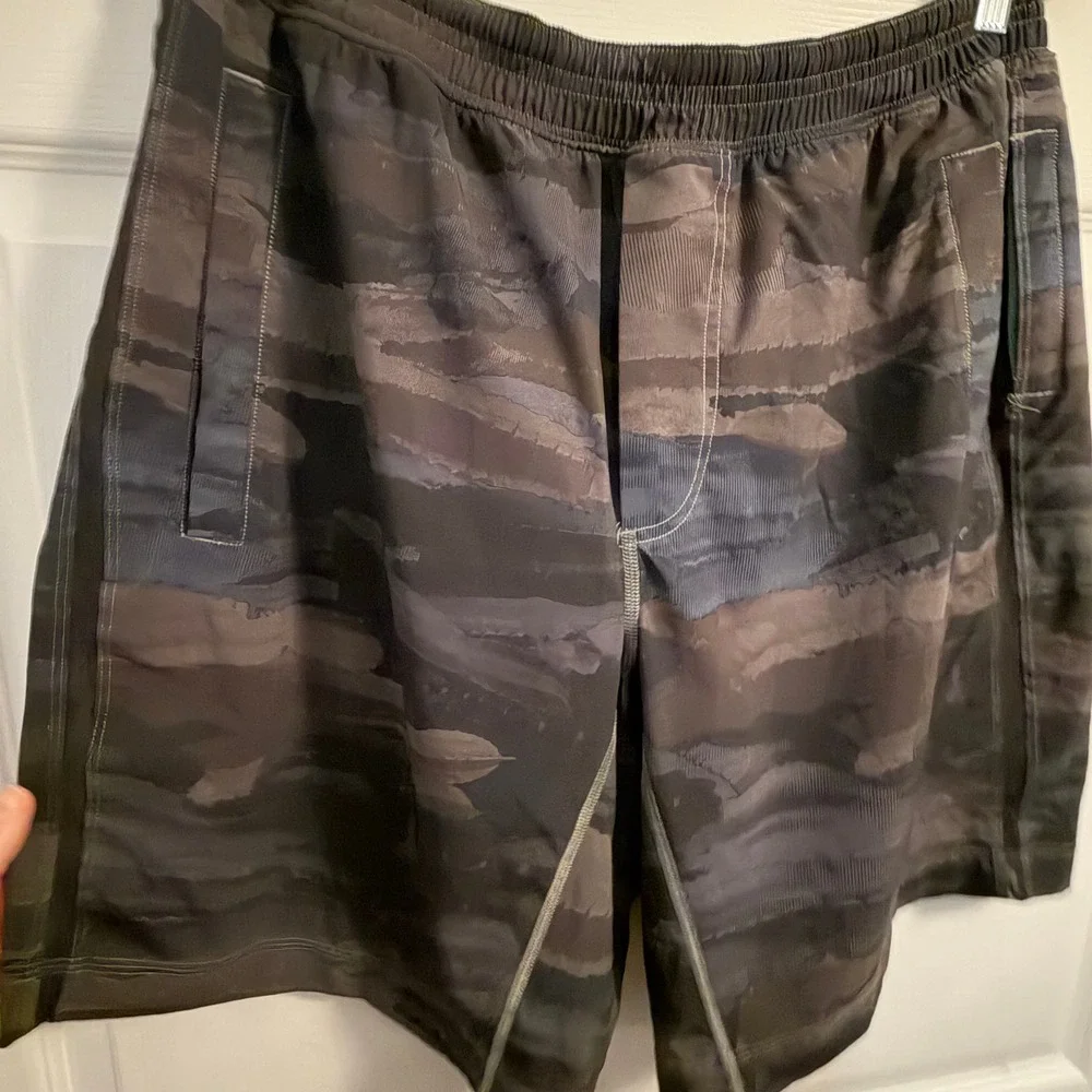Lululemon‎ Pace Breaker swim Shorts Black Camo Large L Athletic